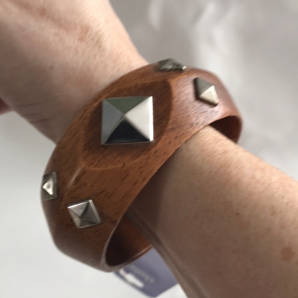 NWT Claire’s wooden bangle